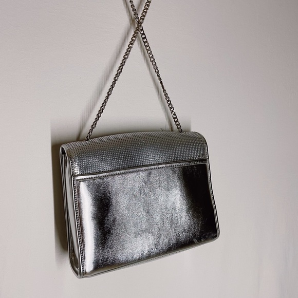 NWT French Connection Silver Regan Messenger with Chain Strap - Picture 6 of 7